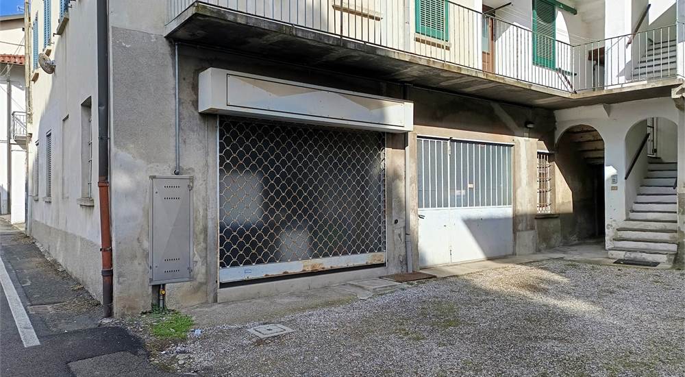 ESTERNO DEPOSITO P. TEERA