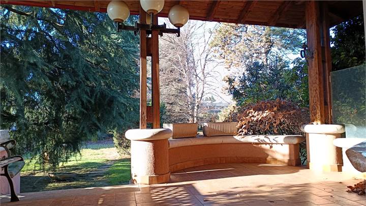 AMPIA VILLA PADRONALE CON TERRENO DI 2000MQ